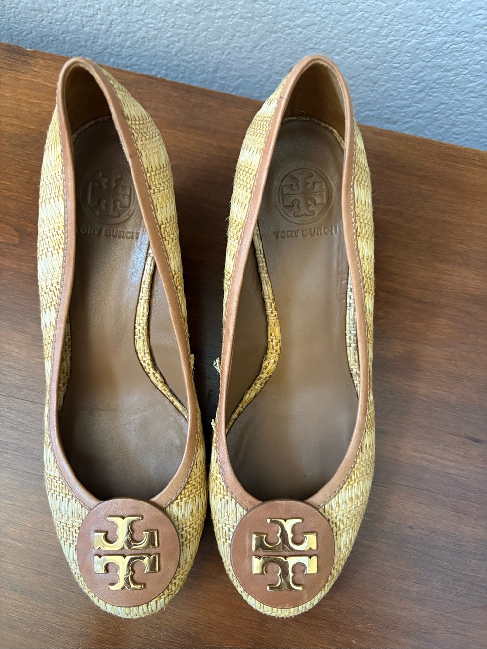 Tory Burch Natural Raffia and Brown Logo Wedge shoes - Picture 2 of 6